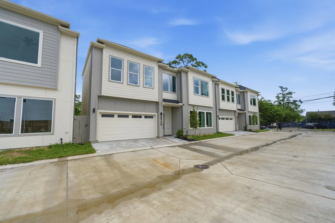 Photo of 8902 Knoll Leaf Drive