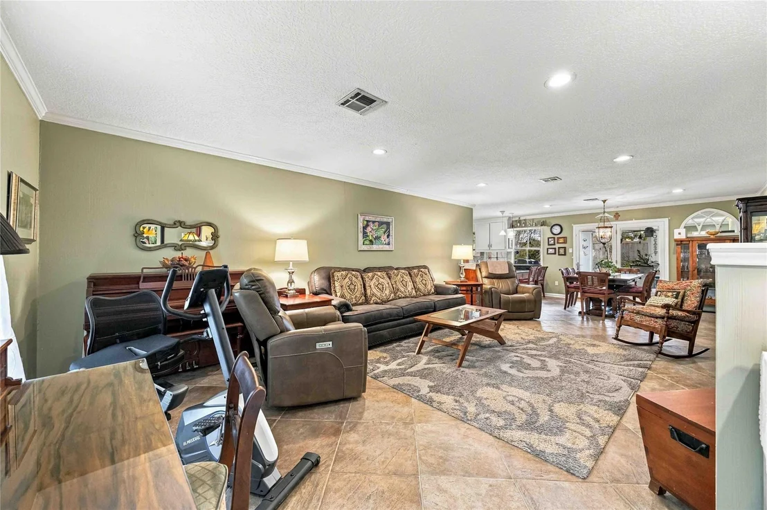 Photo of 6002 Saxon Drive
