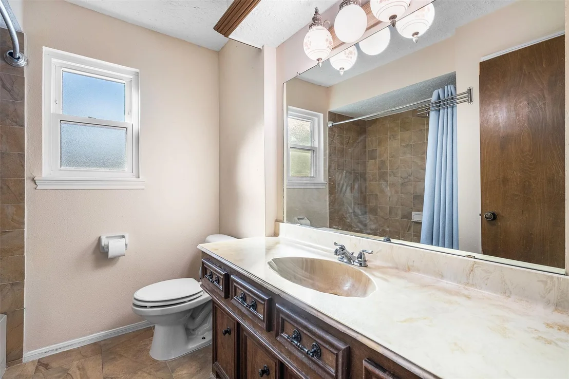 Photo of 723 Shadowbrook Drive