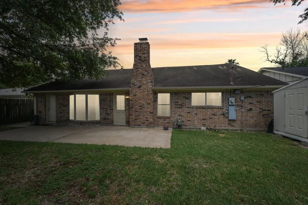 Photo of 8915 Roos Road
