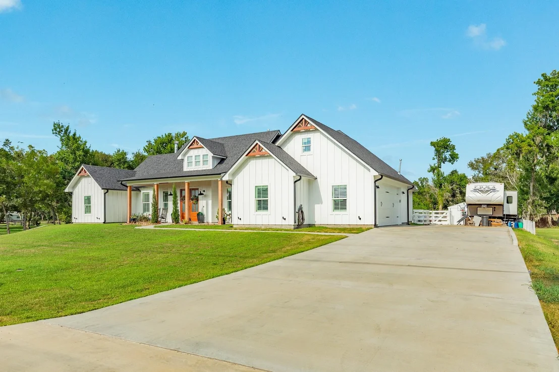 Photo of 206 Black Oak Dr
