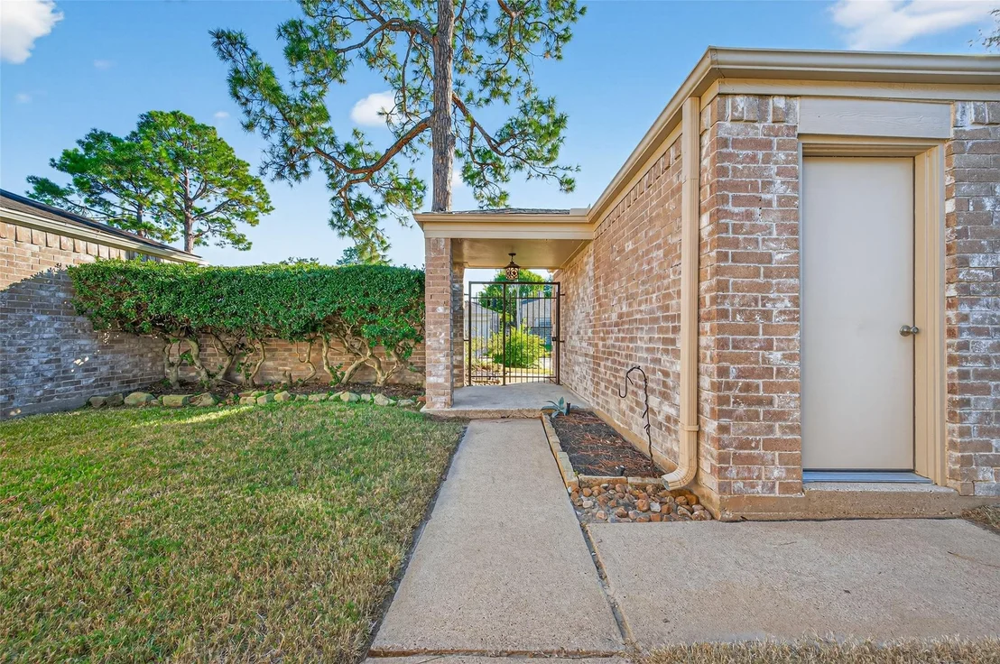 Photo of 18558 Trail Bend Lane