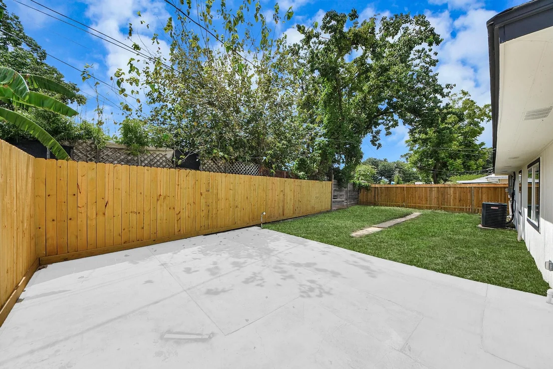 Photo of 1503 Locklaine Drive
