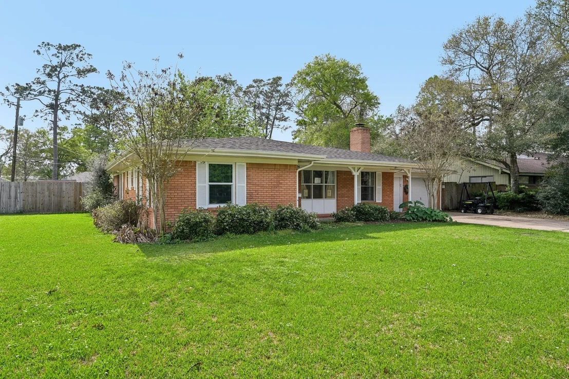 Photo of 3036 Crest Drive