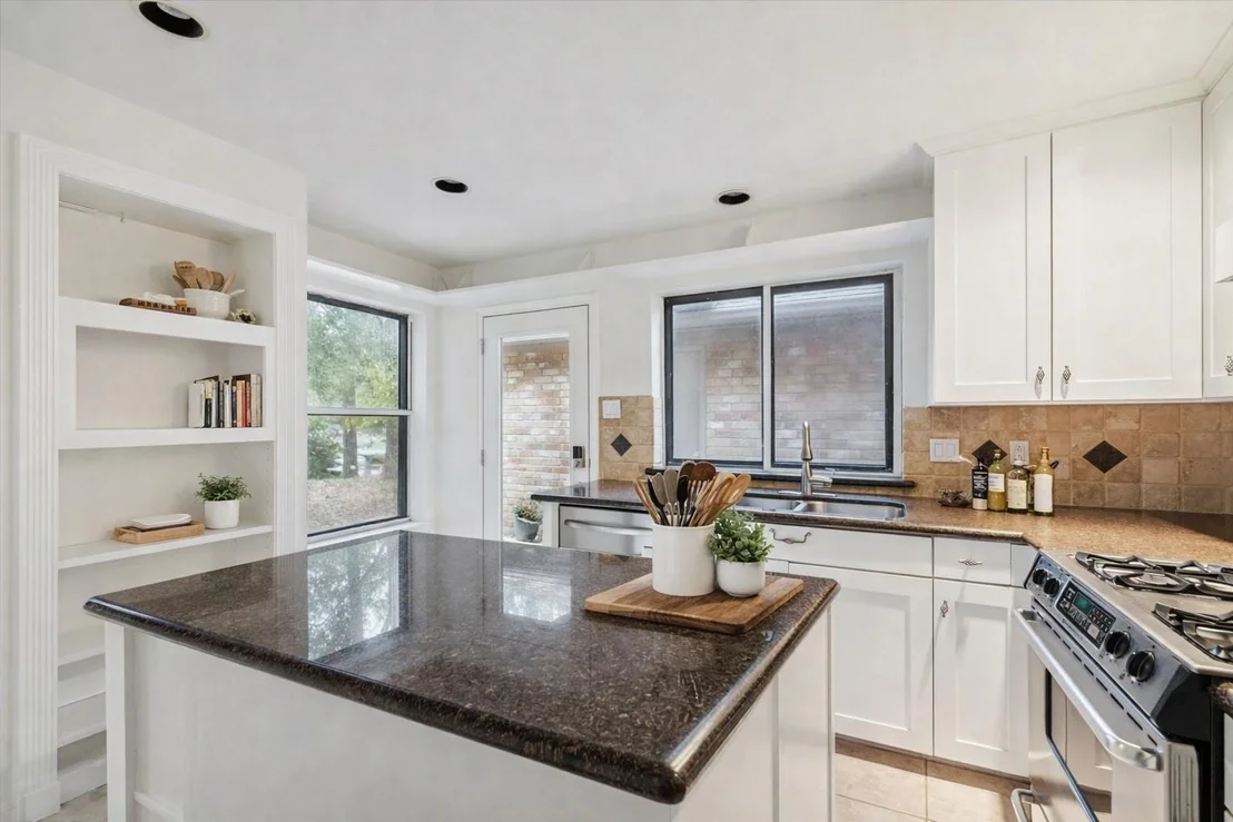 Photo of 12 Lakeridge Drive