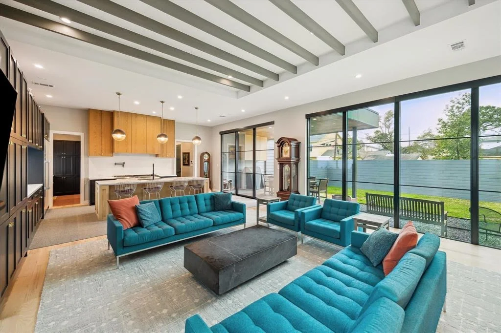 Photo of 2535 White Oak Drive