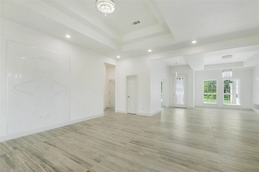 Photo of 2291 Riverside Drive