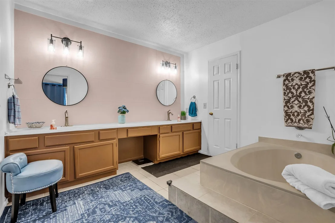 Photo of 15 E Stony Bridge Circle