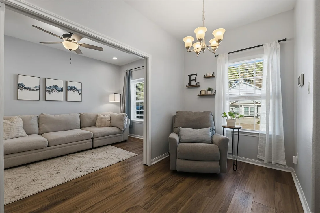 Photo of 16879 Balmoral