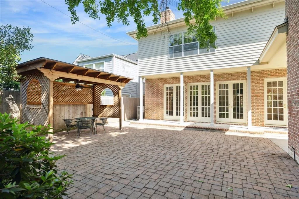 Photo of 2537 Addison Road