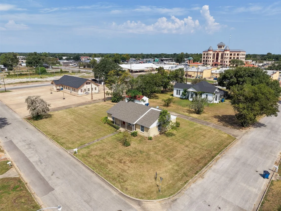 Photo of 810 Main Street
