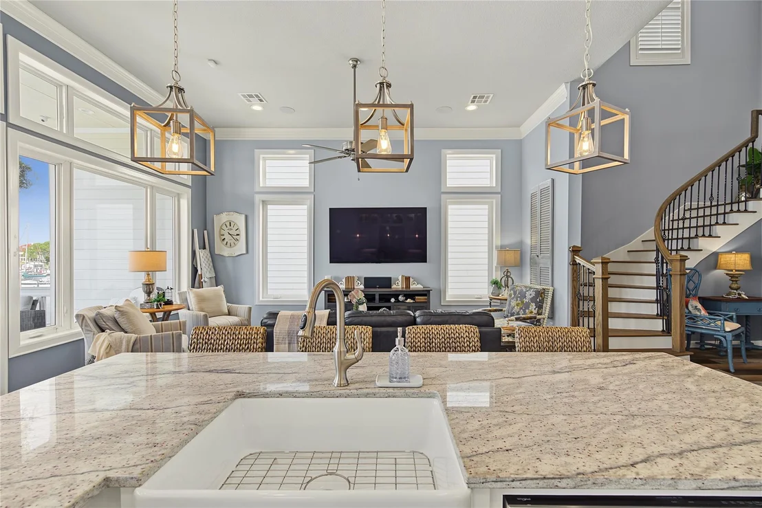 Photo of 2172 Marina Way