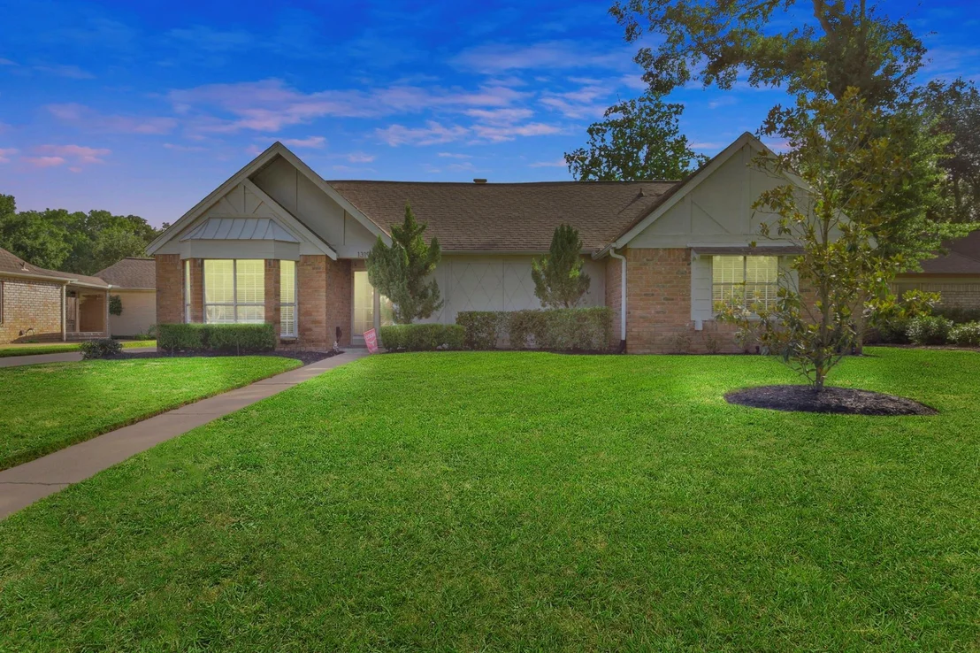 Photo of 1319 Crossfield Drive