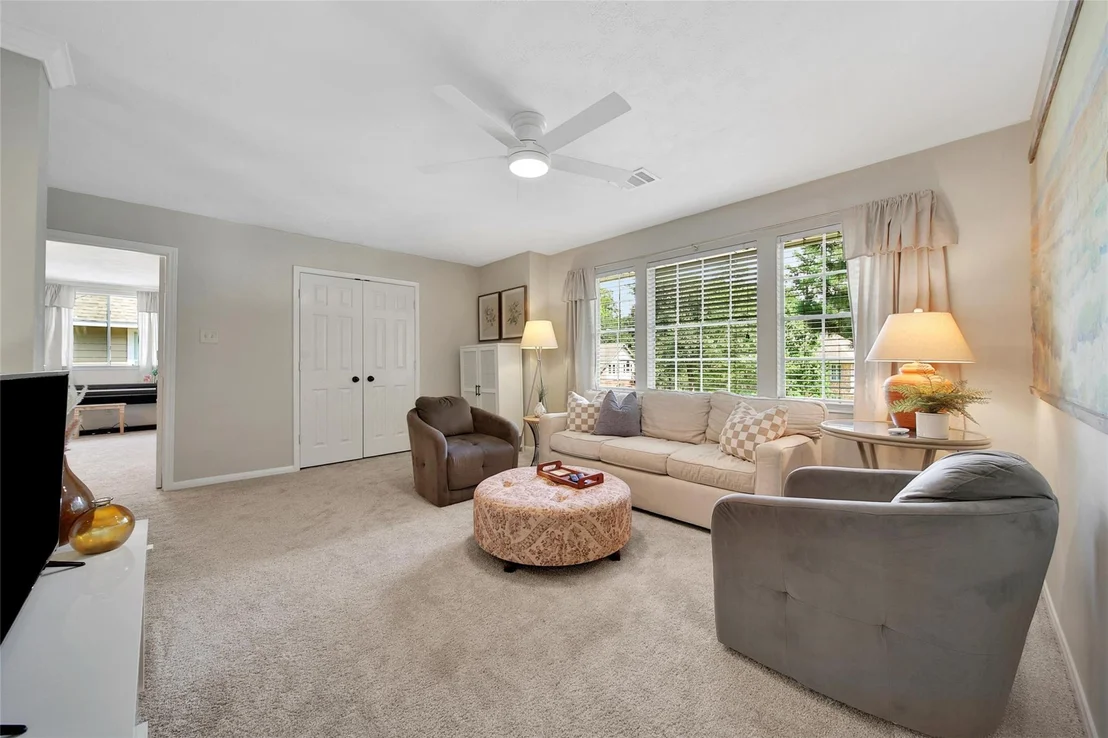 Photo of 43 E Sandalbranch Circle
