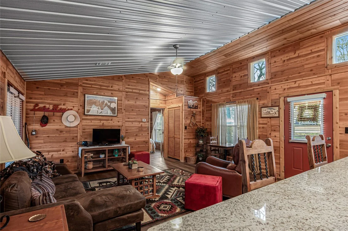 Photo of 515 Lakeview Lane