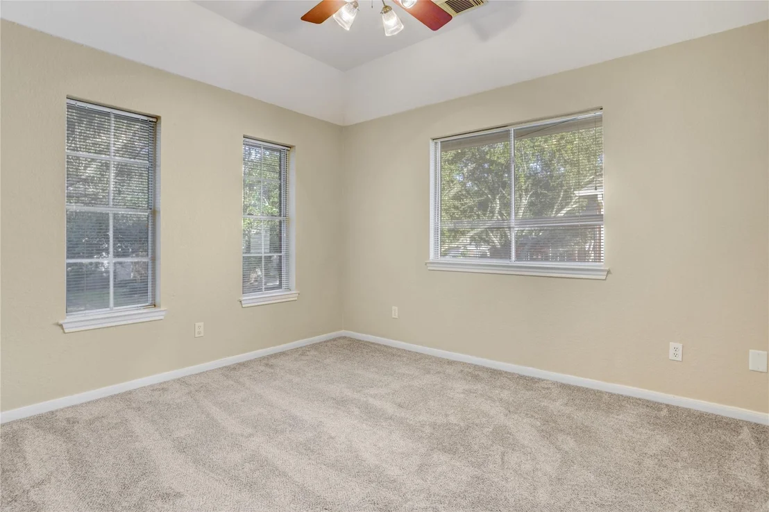 Photo of 2807 Red Oak Lane