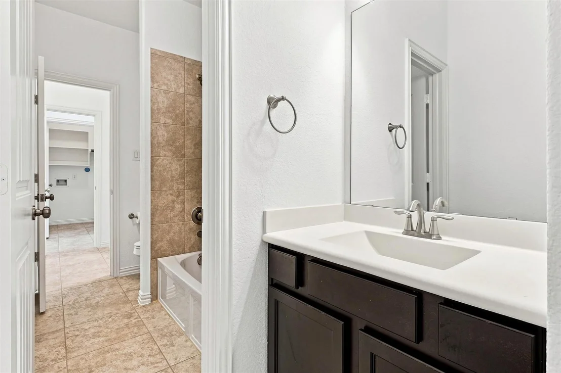 Photo of 637 Maple Point Drive E