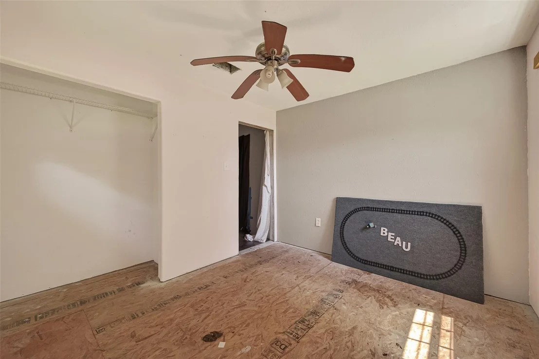Photo of 25080 Lakeshore Drive