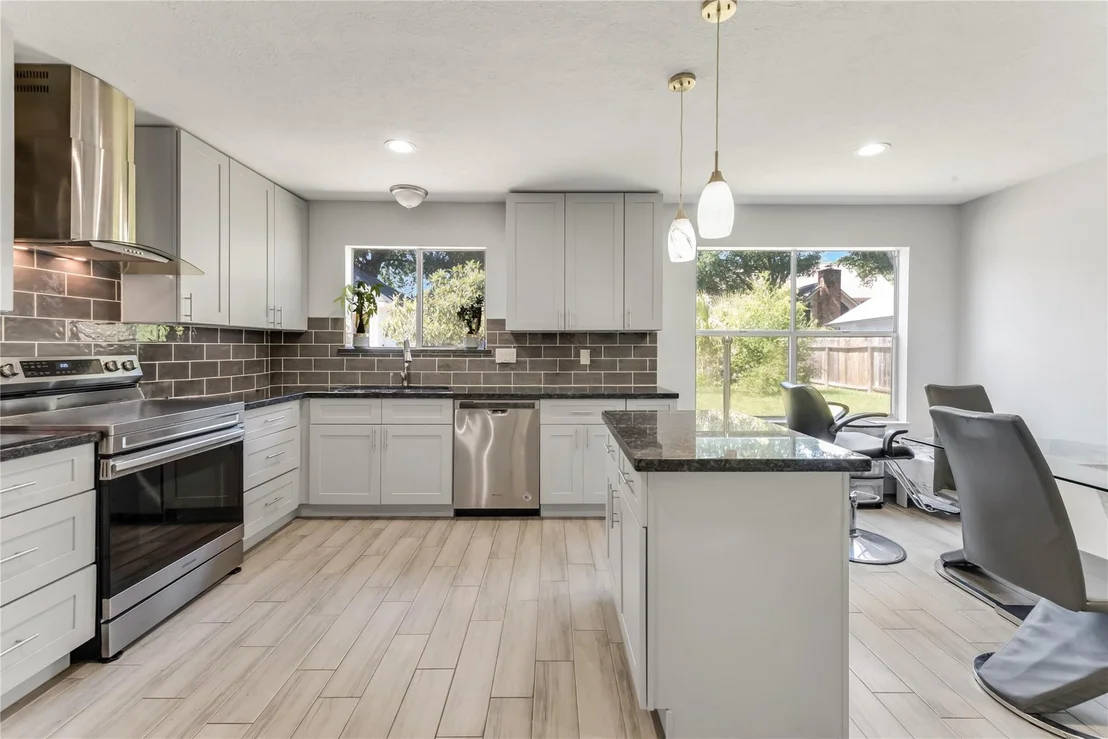 Photo of 18318 Oakhampton Drive