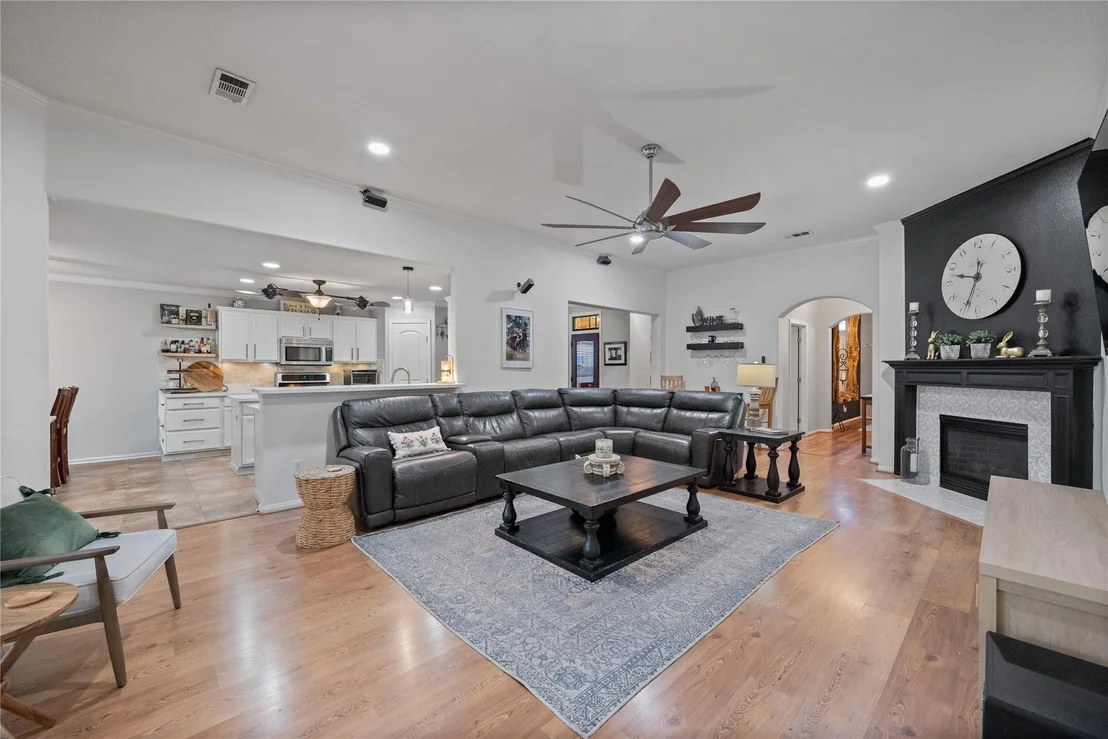 Photo of 723 Far Pines Drive
