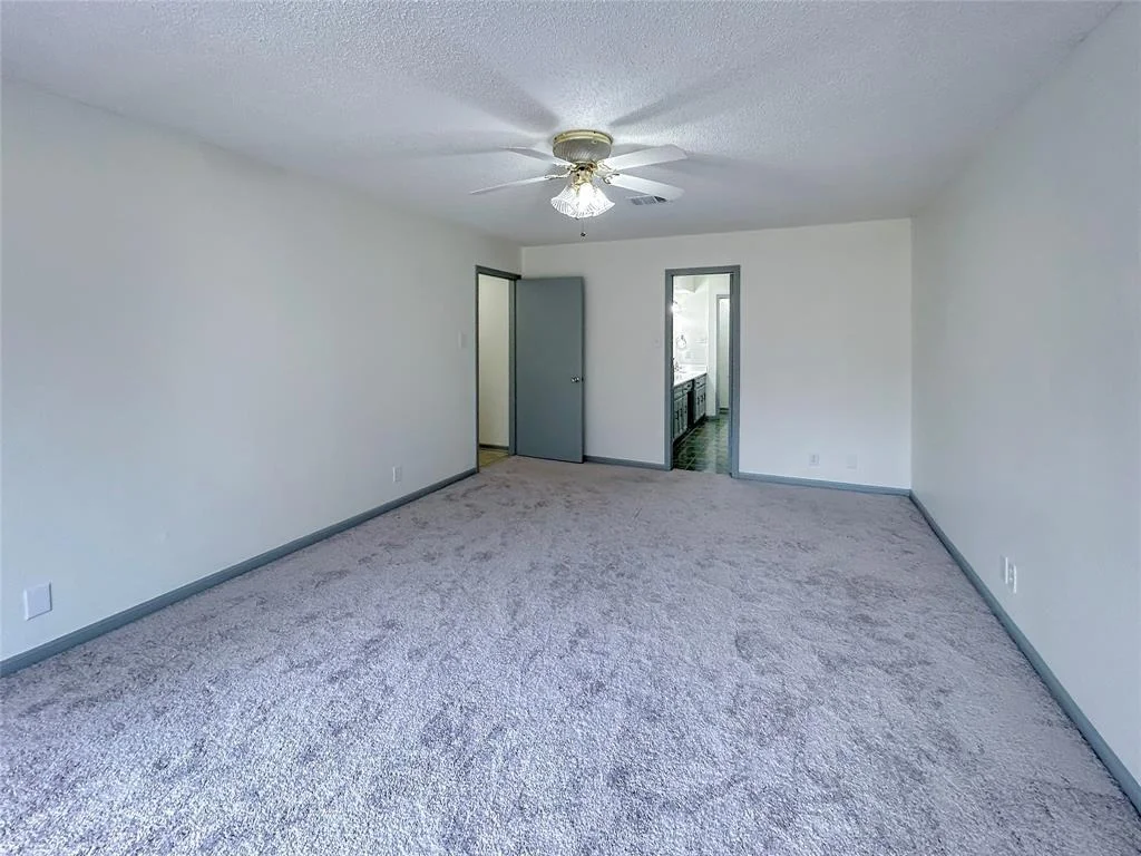 Photo of 129 White Oak Drive
