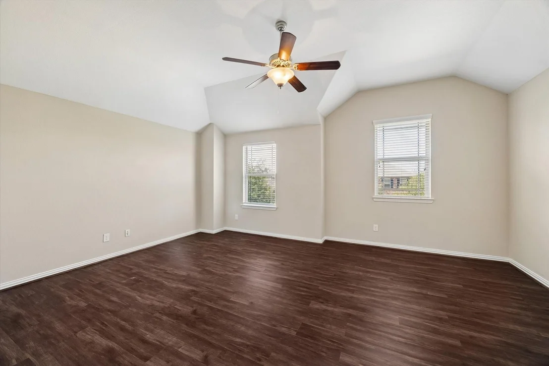 Photo of 660 Oak Circle Drive E