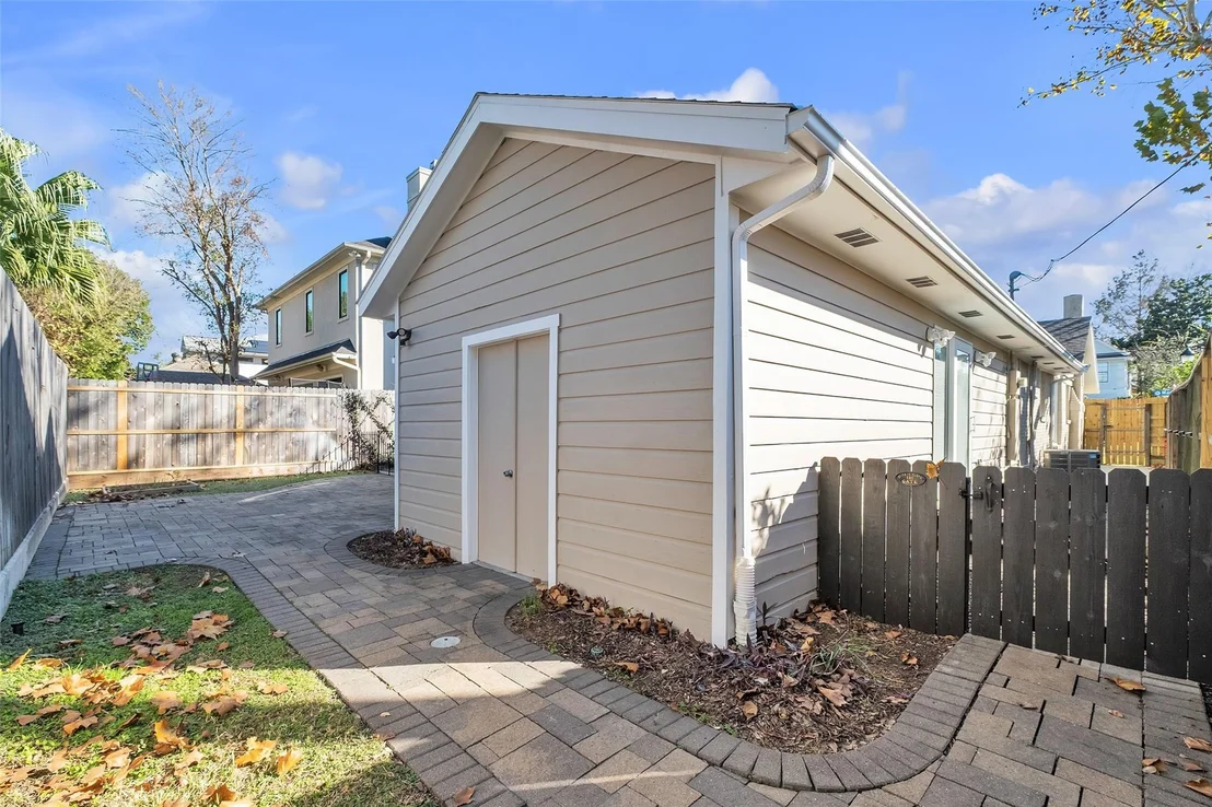 Photo of 3932 Marquette Street