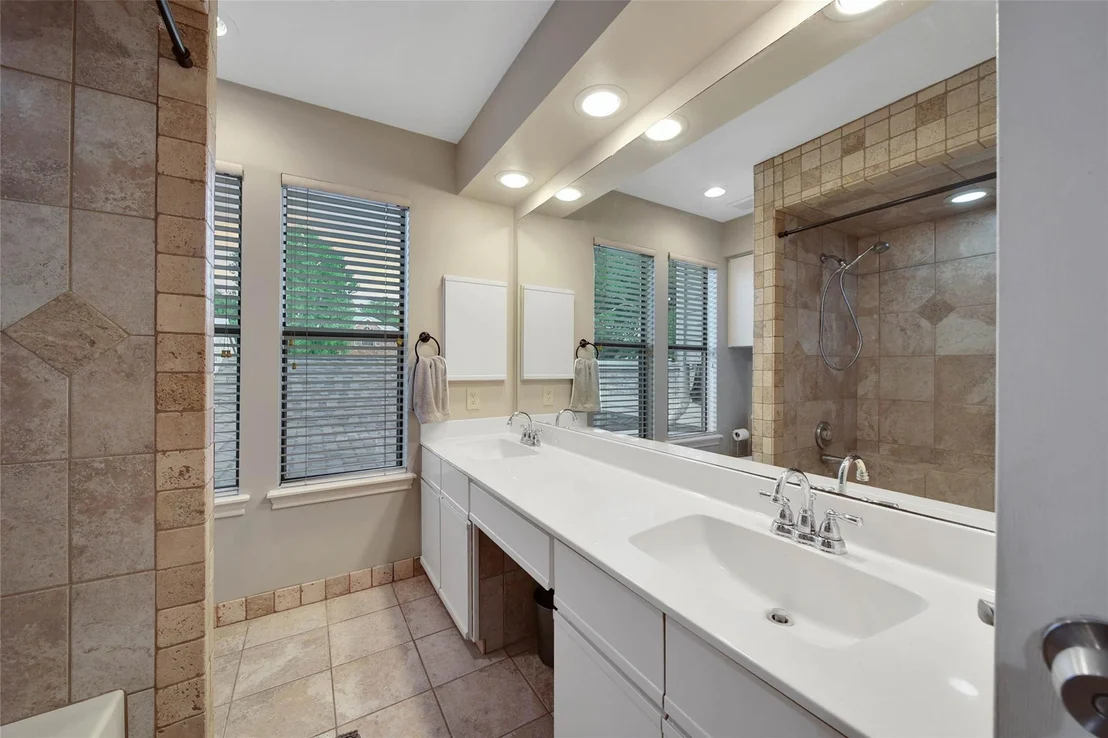 Photo of 734 Lake View Drive