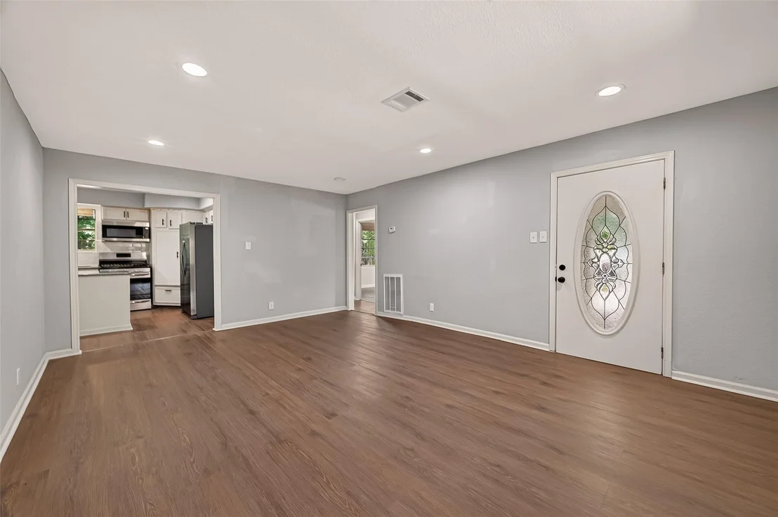 Photo of 1509 Lawrence Avenue