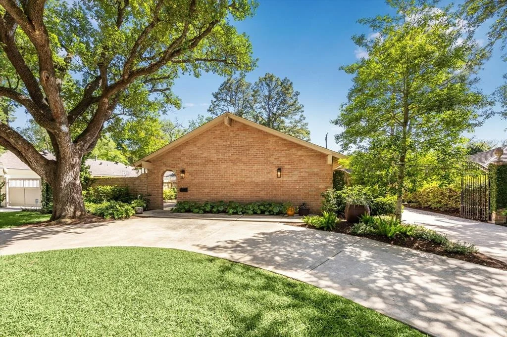 Photo of 10031 Olympia Drive