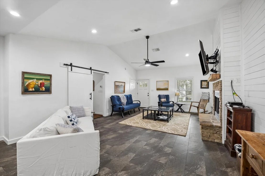 Photo of 90 Twinstone Circle