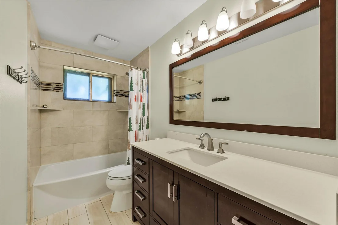 Photo of 5003 Colombia Drive