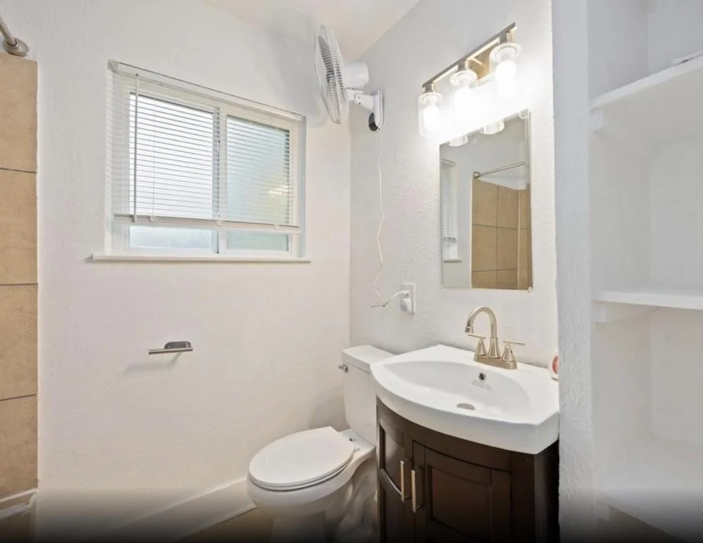 Photo of 6043 Lyndhurst Drive