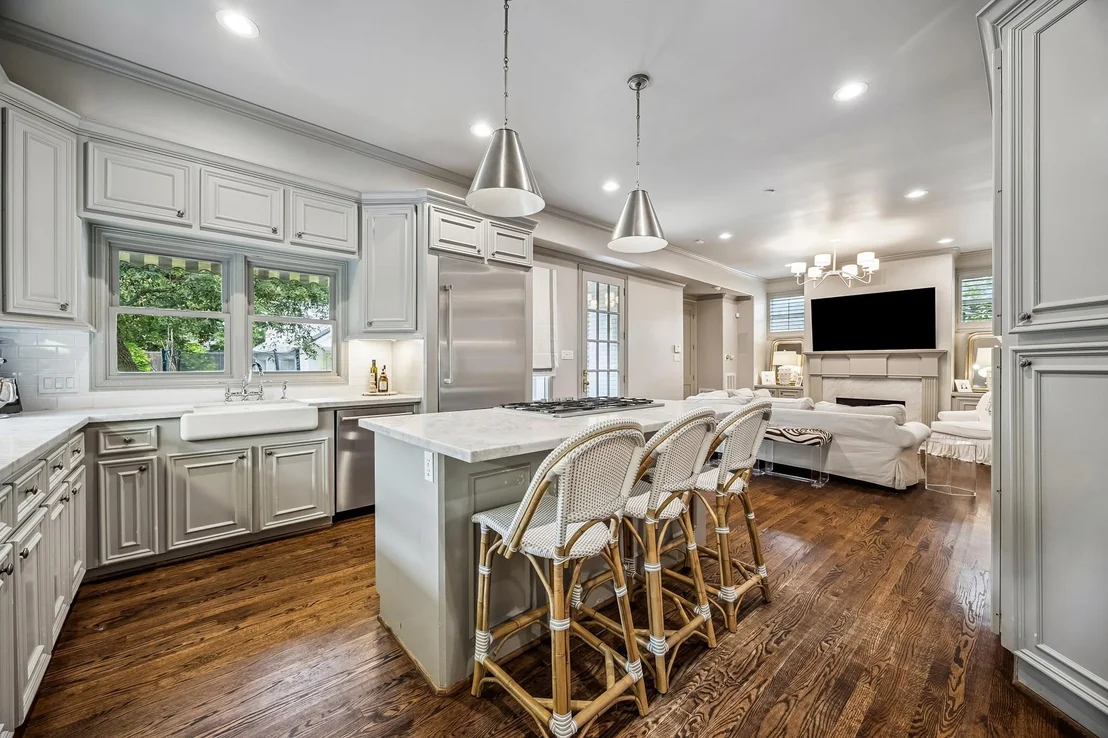 Photo of 3214 Sunset Boulevard