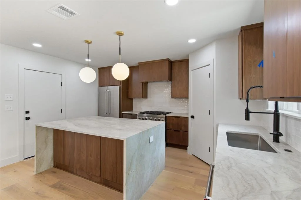Photo of 1506 Du Barry Lane