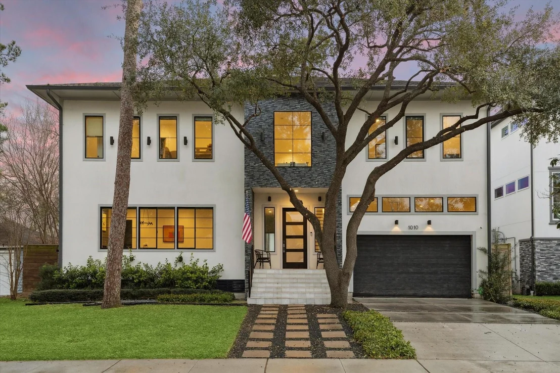 Photo of 1010 Waltway Drive