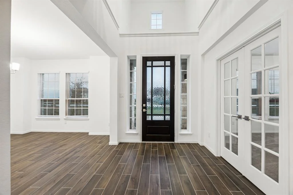 Photo of 4033 Edgewater Terrace Lane