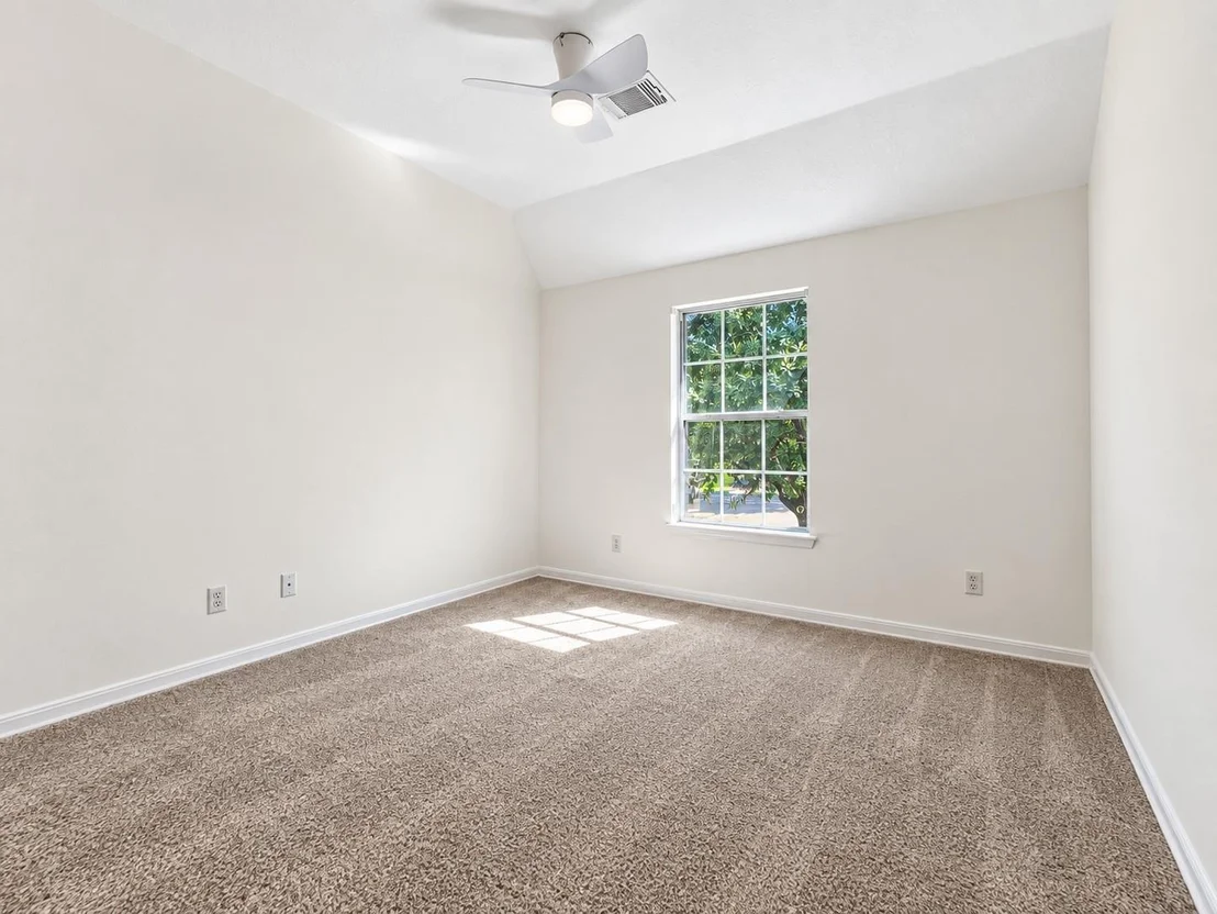 Photo of 6043 Heathmoor Lane