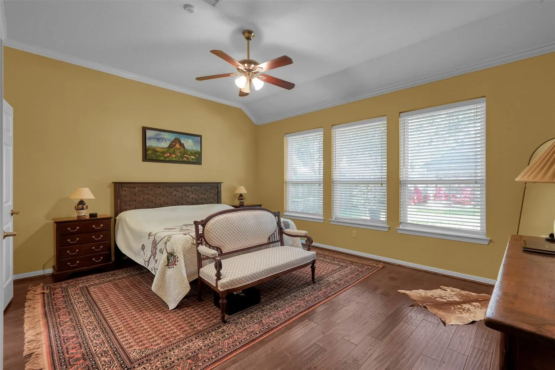 Photo of 143 S Goldenvine Circle
