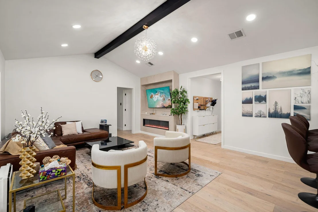 Photo of 2211 Pomeran Drive