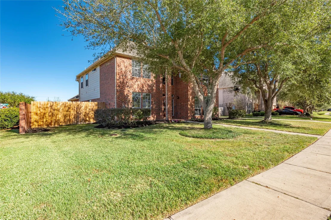 Photo of 216 Willow Pointe Drive