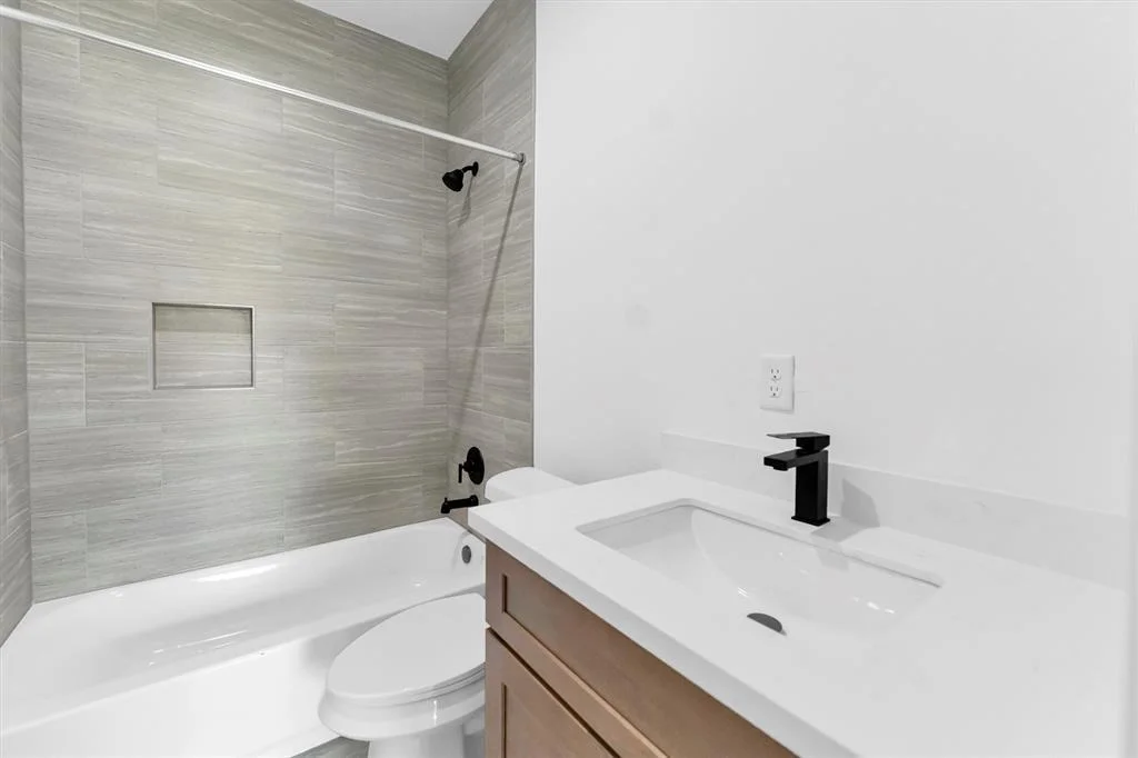 Photo of 1005 Lake View Drive