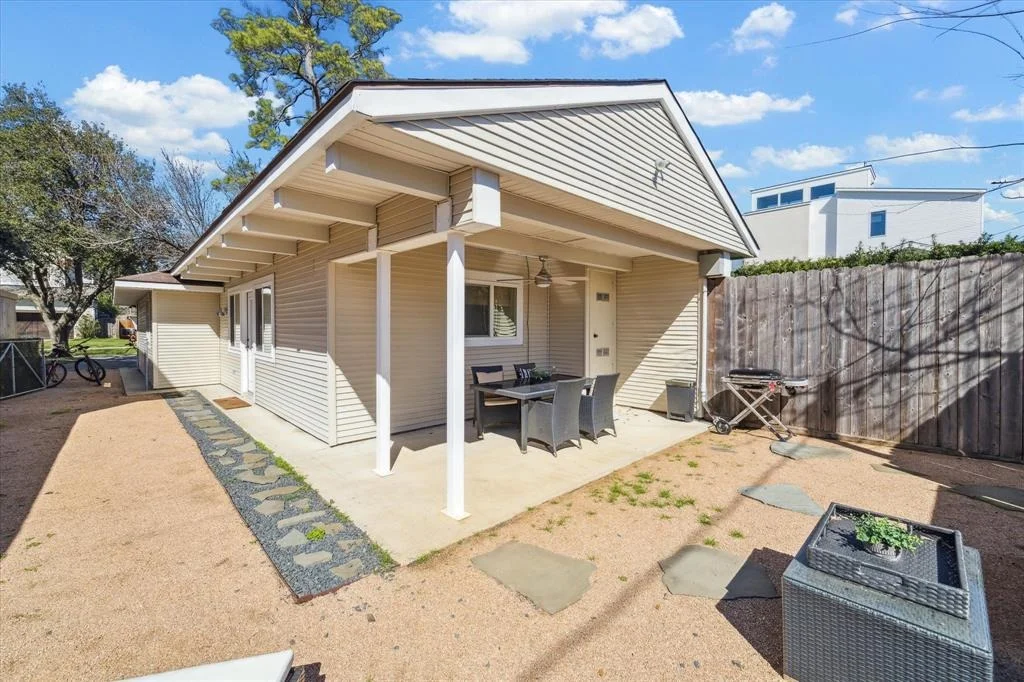 Photo of 2103 Du Barry Lane