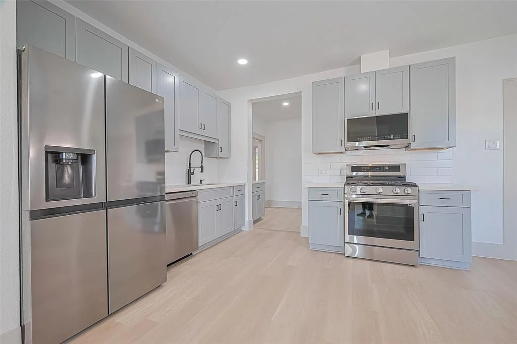 Photo of 8314 Tavenor Lane