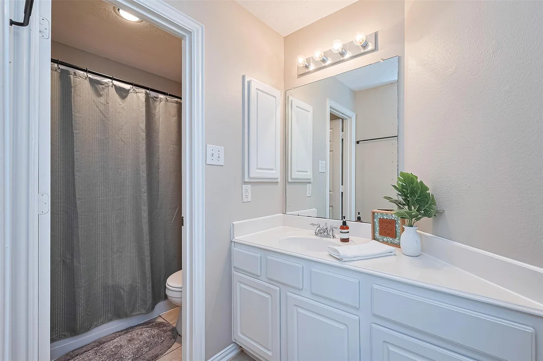 Photo of 2500 Amy Lee Drive