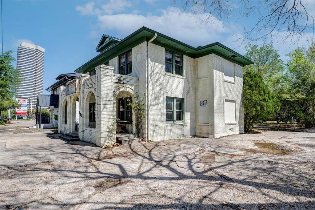 Photo of 1203 Waugh Drive