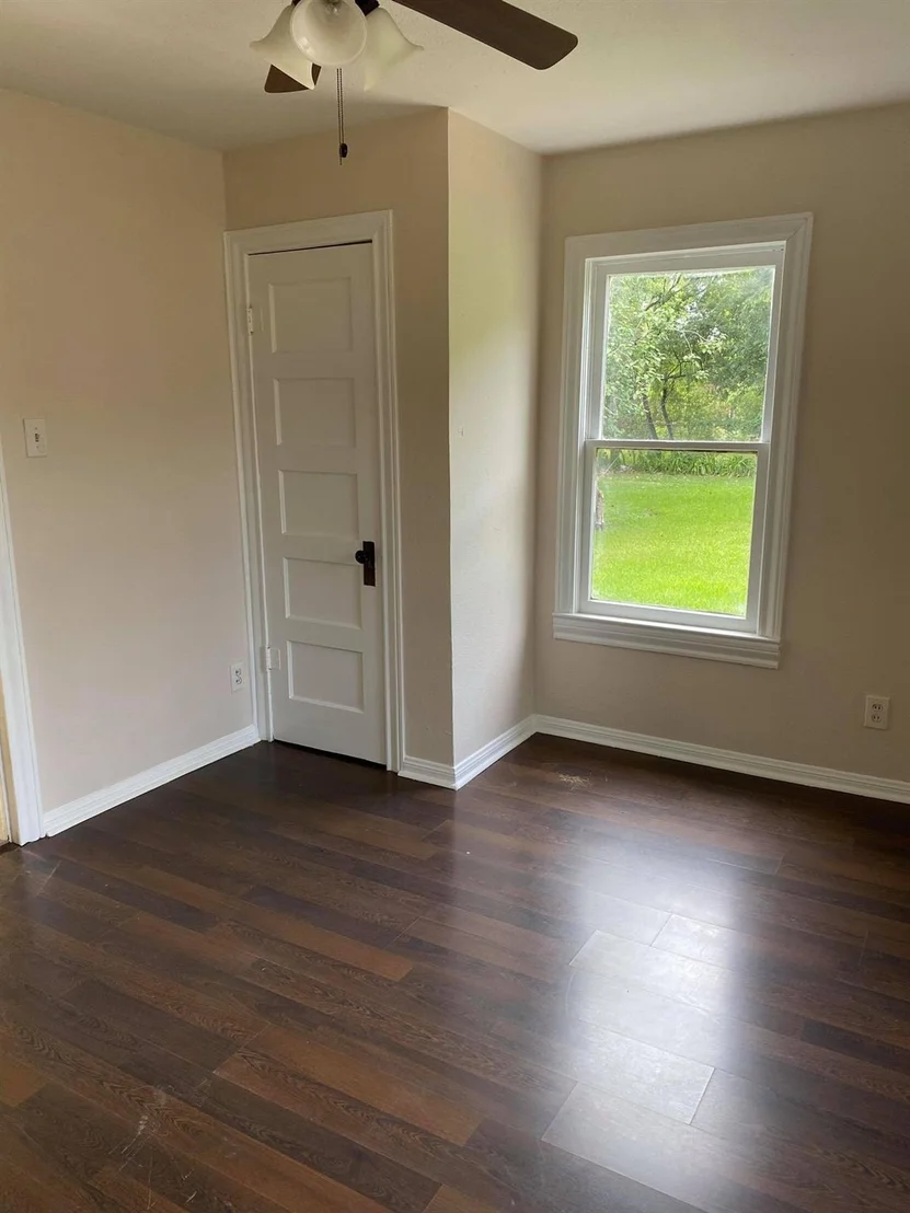 Photo of 921 Booth Street