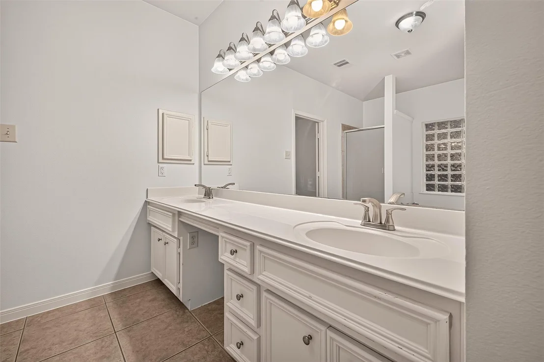 Photo of 331 Silver Creek Circle