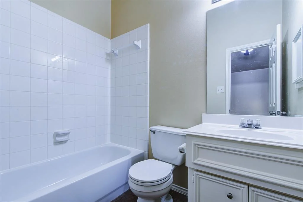 Photo of 421 Laddingford Lane