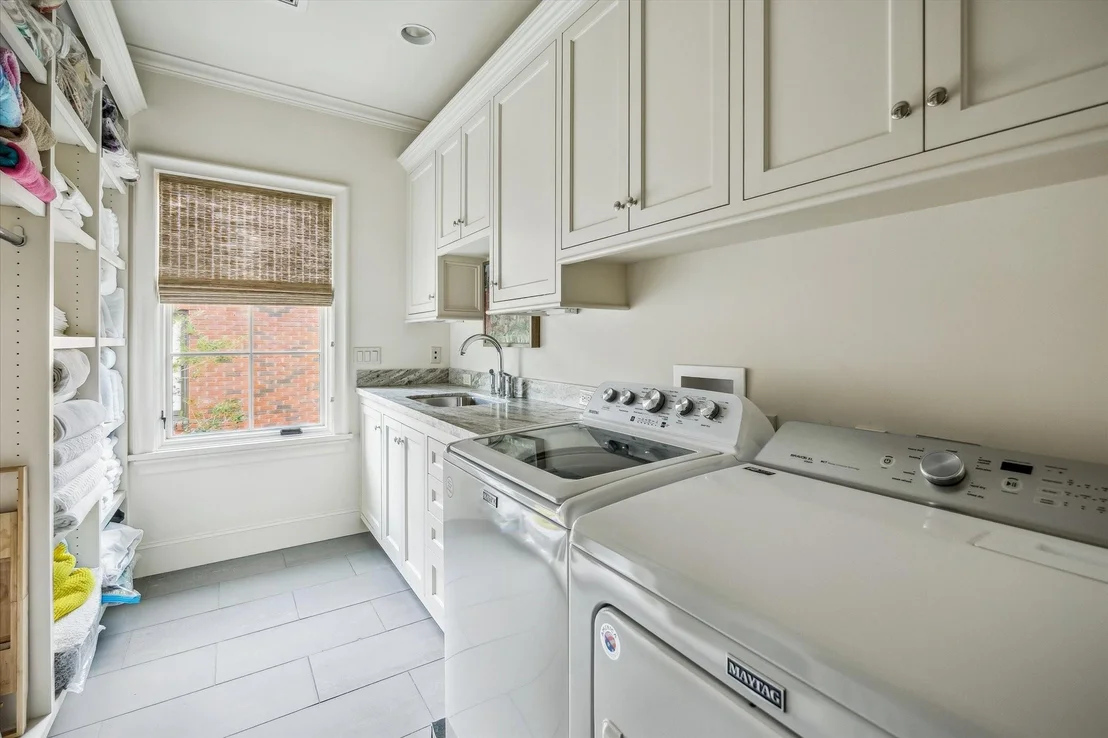 Photo of 2228 Dunstan Road